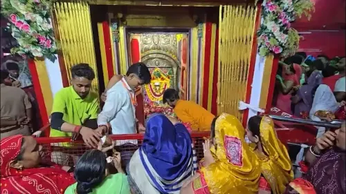 शारदीय नवरात्रि 2026: वाराणसी, अयोध्या और हरिद्वार में पहले दिन उमड़ा आस्था का सैलाब