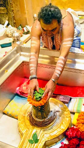 क्या वसंत पंचमी पर सिर्फ सरस्वती पूजन होता है, या भगवान शिव का 'तिलक' उत्सव भी?