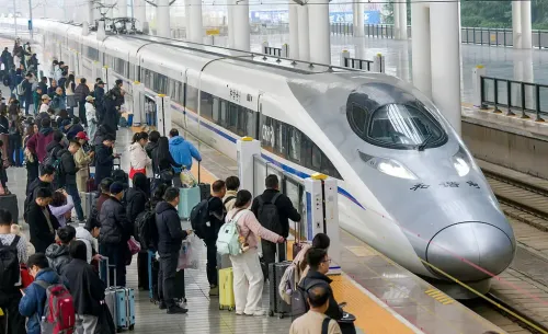 चीन में वसंतोत्सव यात्रा सीजन ने तोड़ा यात्रियों का रिकॉर्ड, संख्या हुई अभूतपूर्व