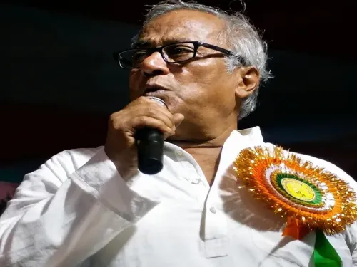 Saugata Roy heckled, egg hurled at vehicle in Dum Dum constituency