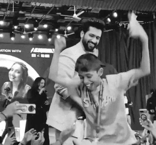 How Did Vicky Kaushal's Heartwarming Gesture Delight a Young Fan?