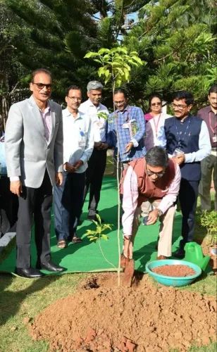 विक्रम मिस्री ने भाविनी और आईआईटी मद्रास का दौरा किया, पीएफबीआर की प्रगति की समीक्षा