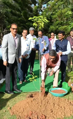 विक्रम मिस्री ने किया 'भाविनी' और आईआईटी मद्रास का दौरा, छात्रों से बोले- 'आपकी भूमिका महत्वपूर्ण'