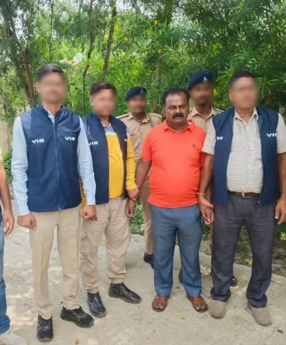 Bihar Sub-Inspector arrested red-handed accepting ₹50,000 bribe in Aurangabad