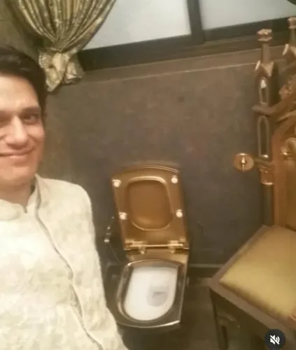 Did Vijay Varma Just Share a Selfie with a ‘Golden Toilet’ at Amitabh Bachchan's House?
