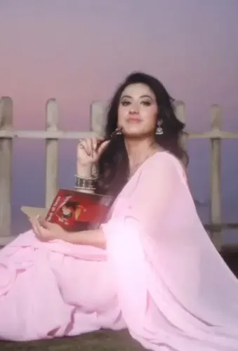 क्या 'विन्नी की किताब' में अलीशा पंवार का अलग अंदाज कलरफुल शिफॉन साड़ियों से जादू बिखेर पाएगा?