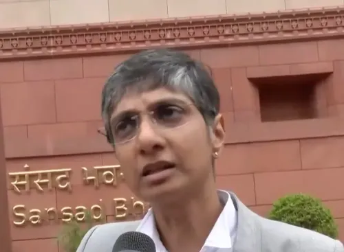 नीट पेपर लीक: विपक्ष का आरोप — छात्रों पर लाठीचार्ज, इंटरनेट बंद, सरकार जवाब दे