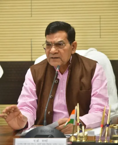 ऊर्जा मंत्री ए.के. शर्मा का कड़ा एक्शन: संविदा लाइनमैन बर्खास्त, जेई को चार्जशीट