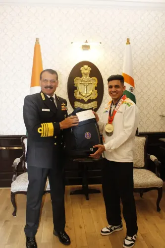 क्या विश्व मुक्केबाजी कप फाइनल्स में स्वर्ण पदक जीतने वाले हितेश गुलिया को सम्मानित किया गया?