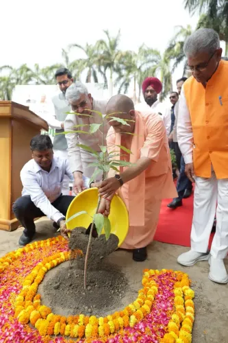 विश्व पर्यावरण दिवस: CM योगी ने लगाया आम का पौधा, 9 वर्षों में UP में 242 करोड़ पौधरोपण का दावा