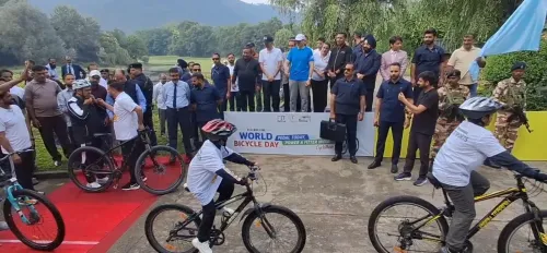 विश्व साइकिल दिवस: CM उमर अब्दुल्ला ने श्रीनगर में साइक्लोथॉन को दिखाई हरी झंडी, ‘ड्रग्स को ना’ का संदेश