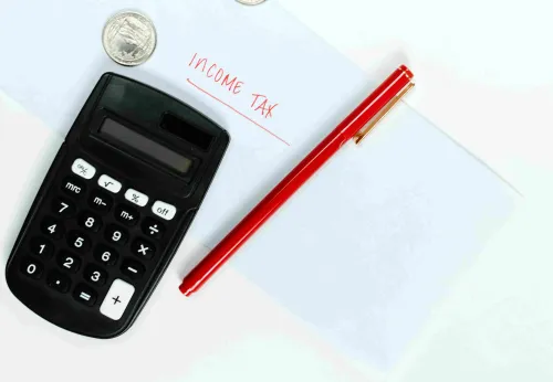 नई vs पुरानी आयकर व्यवस्था 2026-27: सैलरीड कर्मचारियों के लिए कौन सा विकल्प देगा ज्यादा बचत?