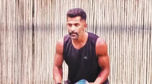 What challenges does Vivan Bhathena face as an actor?