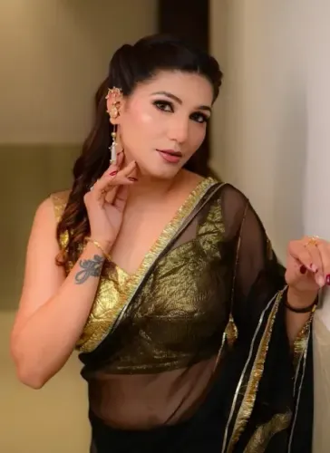 'वो नूर का इराना है'... ब्लैक साड़ी में सपना चौधरी ने बिखेरा जलवा, फैंस हुए दीवाने