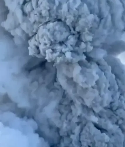 What Prompted the Highest Aviation Alert in Russia's Far East Due to Volcanic Eruption?