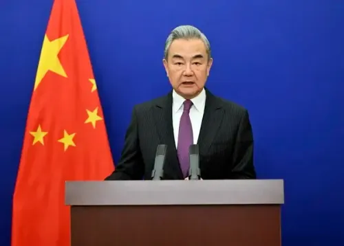 वांग यी ने मिस्र और क्यूबा के विदेश मंत्रियों से की महत्वपूर्ण फोन वार्ता