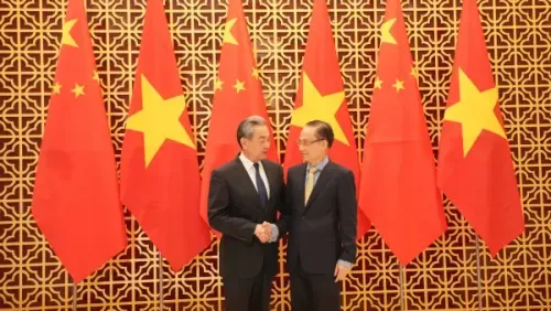 चीन के विदेश मंत्री वांग यी ने वियतनामी समकक्ष से की महत्वपूर्ण मुलाकात