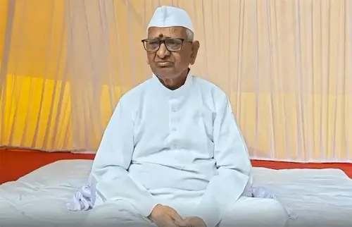 Anna Hazare discharged from Bombay Hospital after 10-day stay, vows to serve till 100