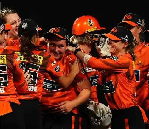 क्या पर्थ स्कॉर्चर्स ने मेलबर्न स्टार्स को हराकर सिडनी सिक्सर्स से चुनौती ली?