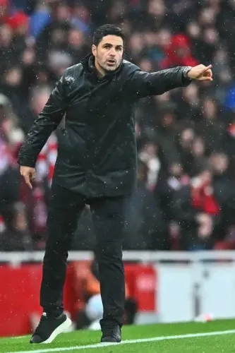 Arteta defends reaction to Arsenal teen Dowman: 'We are not in Disneyland'
