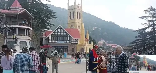 शिमला में वीकेंड पर पर्यटकों की भीड़, विंटर सीजन से कारोबारियों को बड़ी उम्मीदें