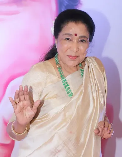 Asha Bhosle Remembers Lata Mangeshkar as the ‘Last of Mughals’