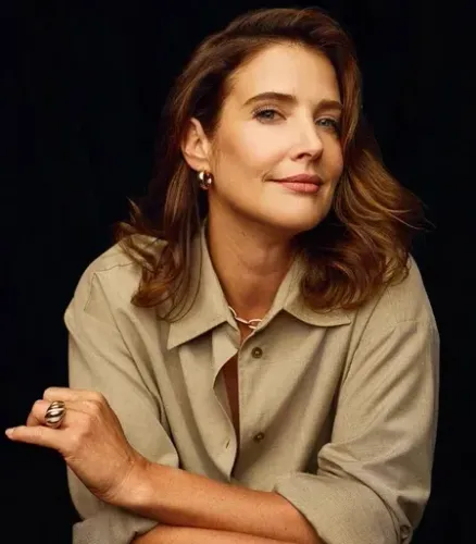 Cobie Smulders on her British mother's 'cruelly honest' humour