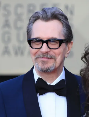 Gary Oldman's dentist story: kid called him Commissioner Gordon, not Sirius Black