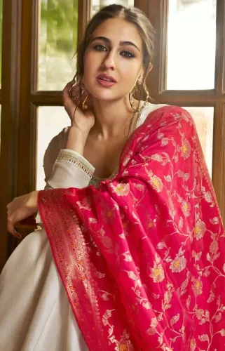 Who is Sara Ali Khan's ‘jaan’ with whom she enjoys first dinner of 2025?