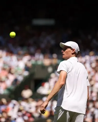 Did Jannik Sinner dominate Luca Nardi at Wimbledon 2025?