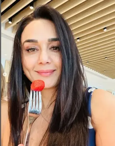 विंबलडन फाइनल देखने 'पति परमेश्वर' संग पहुंची प्रीति जिंटा, पुरुष एकल मुकाबले को बताया लाजवाब