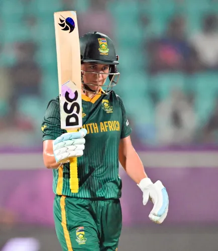 Kapp's career-best 81* steers South Africa to 6-wicket win over India in Women's T20 WC