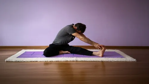 क्या वर्क प्रेशर और बढ़ते स्क्रीन टाइम से थक गए हैं? महामुद्रा का अभ्यास करें और अपने शरीर को रिचार्ज करें