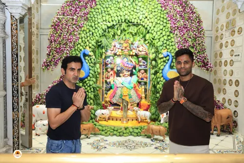 सूर्यकुमार यादव और गौतम गंभीर ने सालंगपुर हनुमान मंदिर में वर्ल्ड कप ट्रॉफी का आशीर्वाद लिया