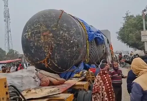 What Challenges Are Officials Facing in Transporting the World's Largest Shivling to Bihar's Gopalganj?