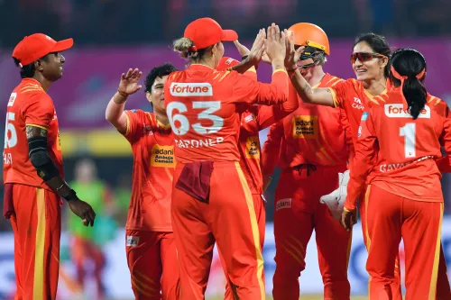 Can Sophie Devine's Heroics Propel Gujarat Giants to Victory Over Delhi Capitals?