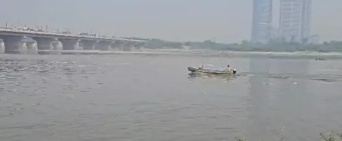क्या यमुना घाट पर छठ पूजा की तैयारियां तेज हो रही हैं?