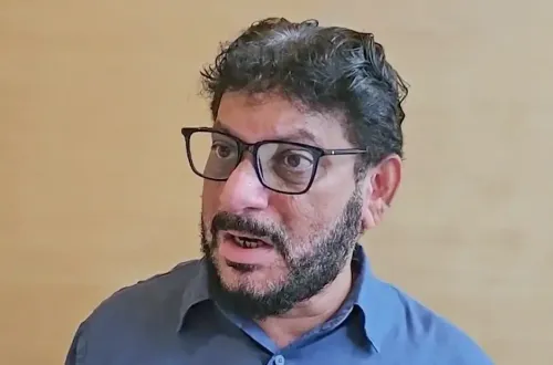 क्या यात्रियों को हुई परेशानी पर इंडिगो रिफंड नहीं, हर्जाना दे: वारिस पठान?