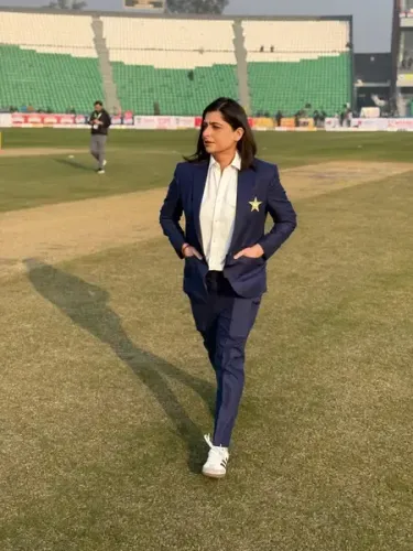 'आजाद कश्मीर' जैसे विवादित बोल के बाद पाकिस्तान की पूर्व कप्तान सना मीर ने दी सफाई