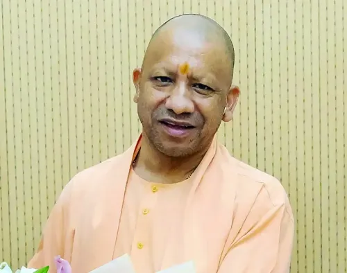 क्या योगी सरकार का अनूठा प्रयास वृद्धाश्रमों और सर्वोदय विद्यालयों में गूंजे योग के मंत्र?