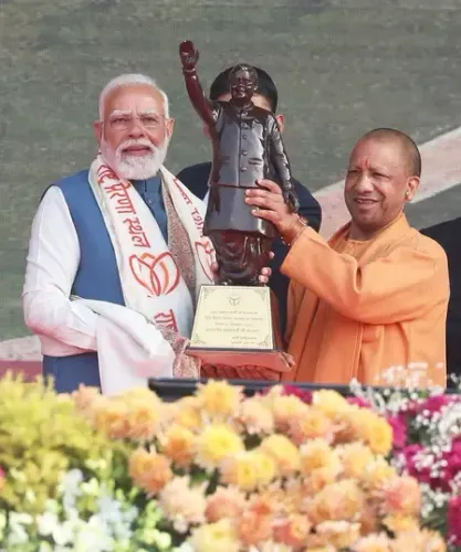 योगी सरकार के नेतृत्व में पीएम मोदी ने लखनऊ में दूसरी बार अटल बिहारी वाजपेयी की प्रतिमा का किया अनावरण