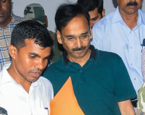 हजारीबाग जमीन घोटाला: सुप्रीम कोर्ट ने निलंबित IAS विनय चौबे को दी सशर्त जमानत, साढ़े तेरह महीने बाद खुलेगी जेल