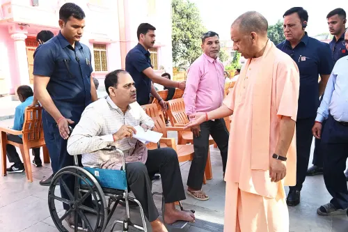 मुख्यमंत्री योगी ने की जरूरतमंदों को आवास और चिकित्सा सहायता देने की घोषणा