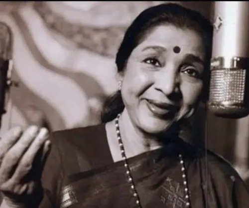 जीनत अमान और जया प्रदा ने आशा भोसले को दी भावुक श्रद्धांजलि, कहा- 'आपकी आवाज़ सदैव जीवित रहेगी'