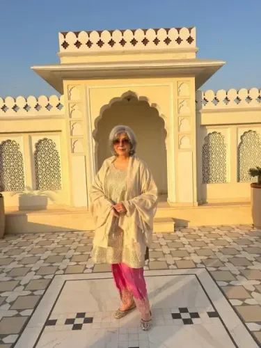 Does Zeenat Aman Believe That Every Life Is a Mess?