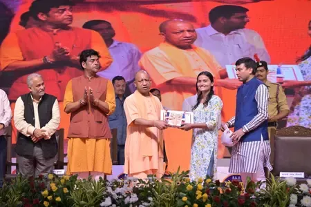 स्मार्टफोन की जगह अच्छी पुस्तकों में करें अपने समय का निवेश, सीएम योगी की बच्चों से अपील