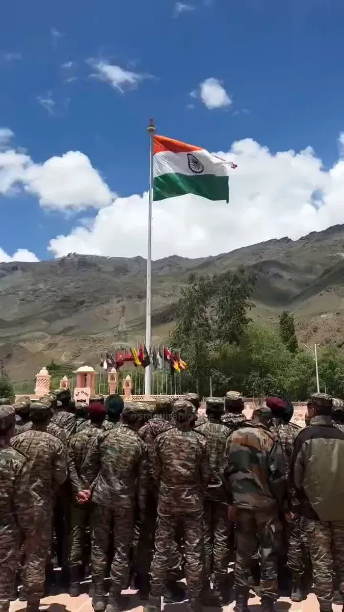 Smriti Irani pays tribute to Kargil war heroes on Vijay Diwas