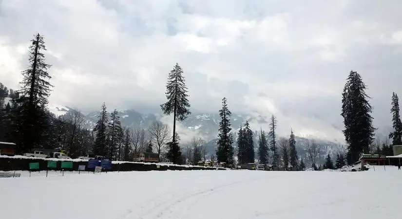 Snow-Covered Manali Experiences Frigid 0.2 Degrees Celsius; More Snowfall Expected in Himachal