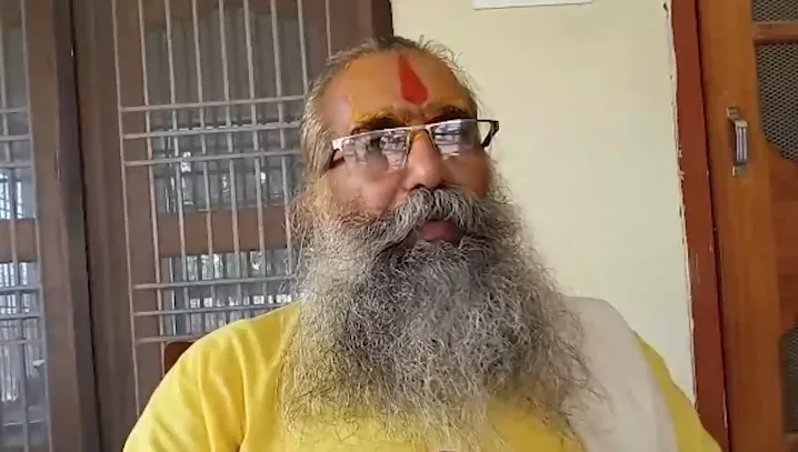 राम मंदिर चढ़ावा विवाद: महंत दिनेंद्र दास बोले — 'कमज़ोर सोच वाला इंसान कुछ भी कर सकता है'