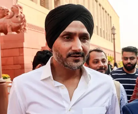 हरभजन सिंह ने किशोरों पर सोशल मीडिया की अश्लीलता के दुष्प्रभाव पर उठाया सवाल
